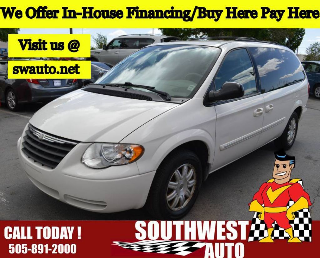 2006 Chrysler Town & Country Image 12