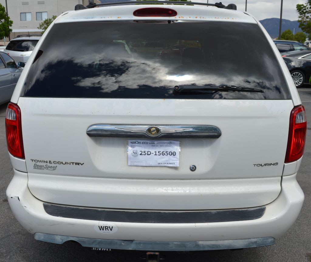 2006 Chrysler Town & Country Image 17