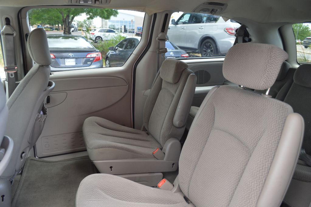 2006 Chrysler Town & Country Image 21
