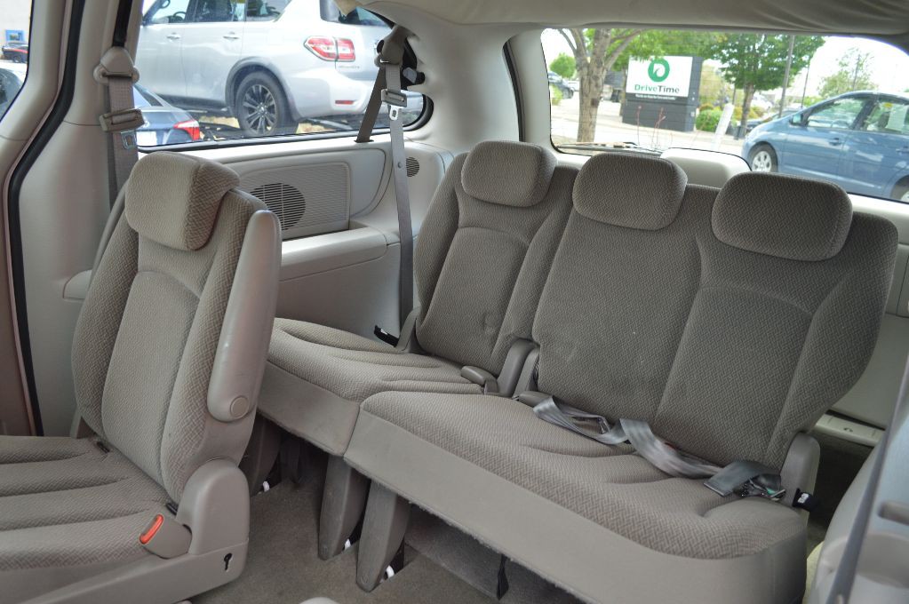 2006 Chrysler Town & Country Image 22