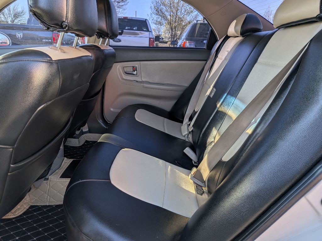 2009 Kia Spectra Image 10