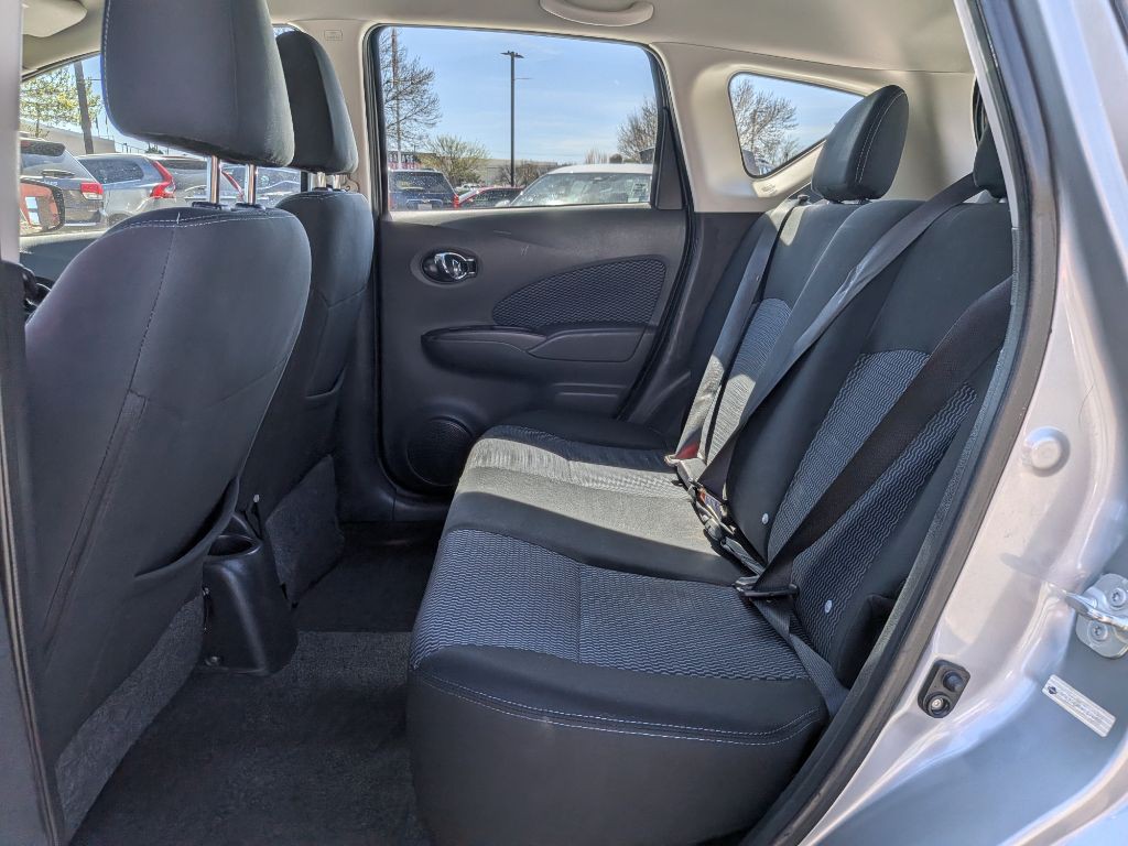 2015 Nissan Versa Image 11