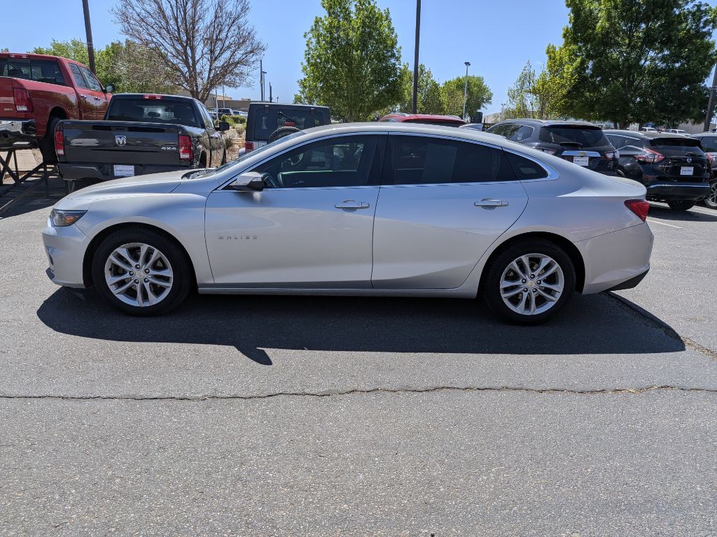 2018 Chevrolet Malibu Image 2