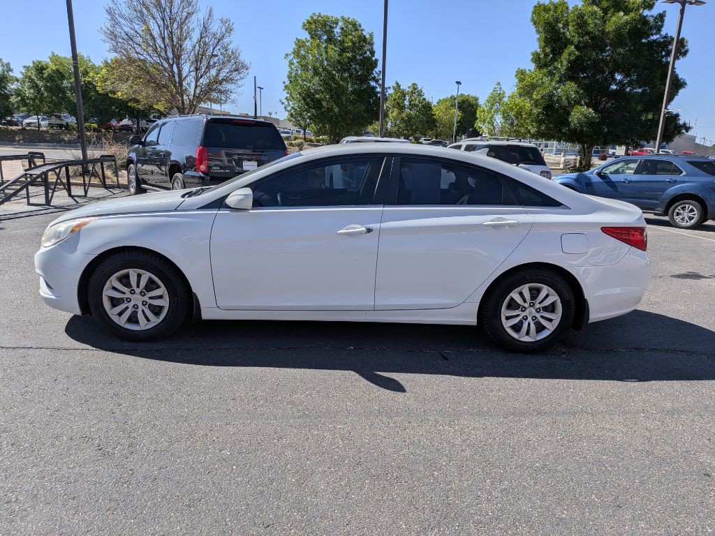 2011 Hyundai Sonata Image 2
