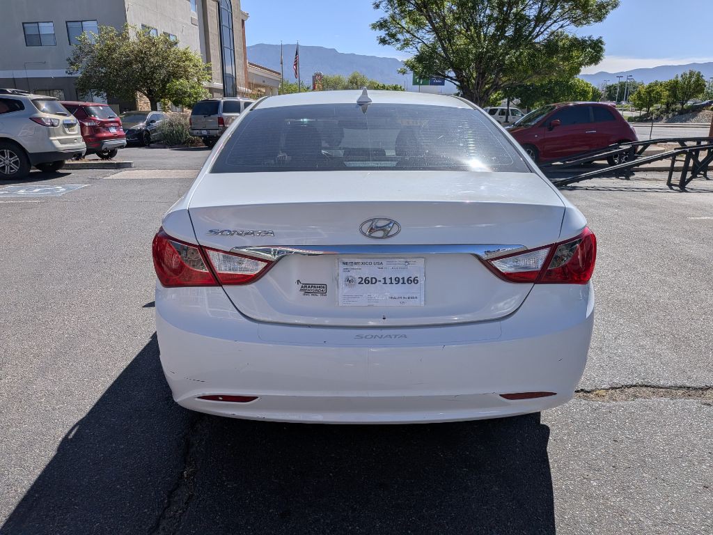 2011 Hyundai Sonata Image 4