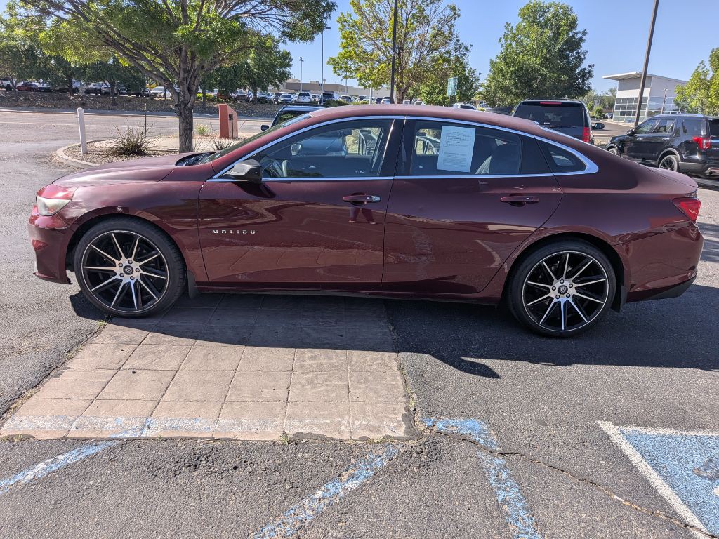 2016 Chevrolet Malibu Image 2