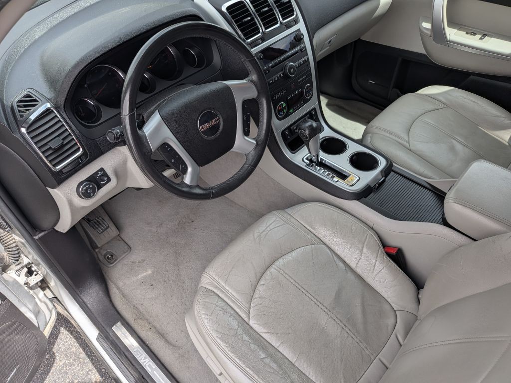 2011 GMC Acadia Image 9
