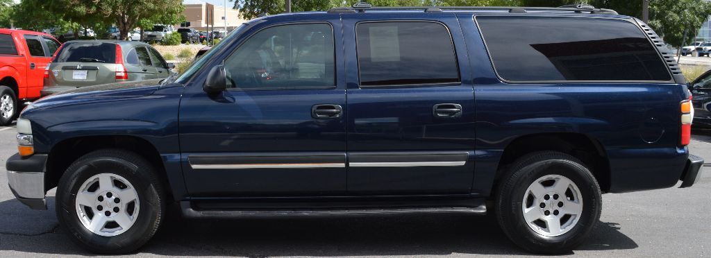 2004 Chevrolet Suburban Image 3