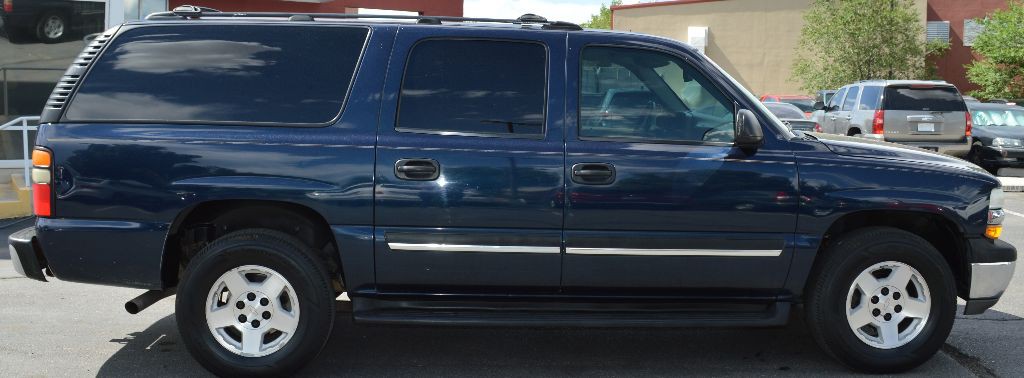 2004 Chevrolet Suburban Image 4