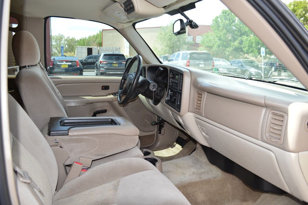 2004 Chevrolet Suburban Image 8