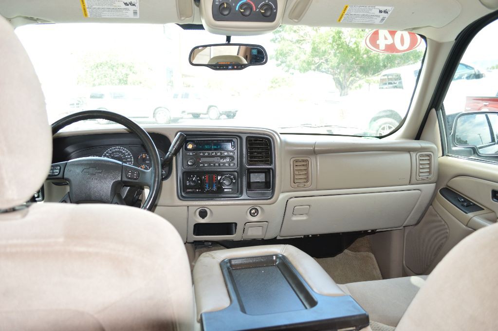 2004 Chevrolet Suburban Image 9