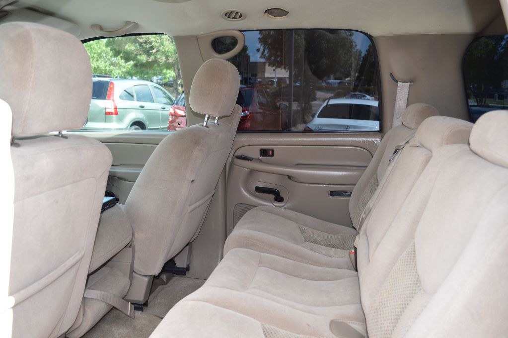 2004 Chevrolet Suburban Image 10