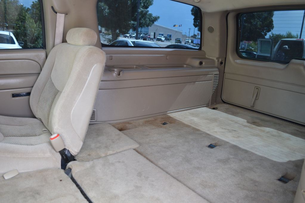 2004 Chevrolet Suburban Image 11
