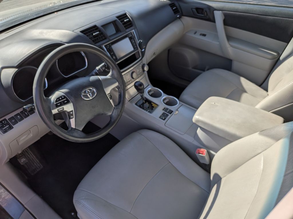2013 Toyota Highlander Image 9