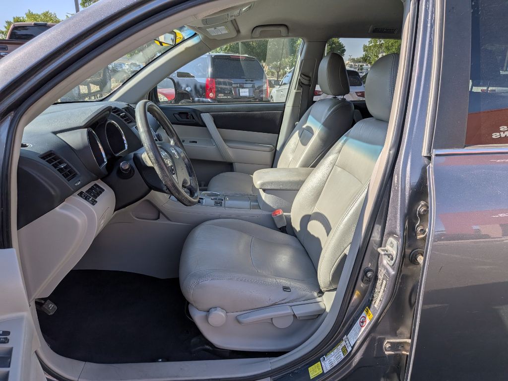 2013 Toyota Highlander Image 10