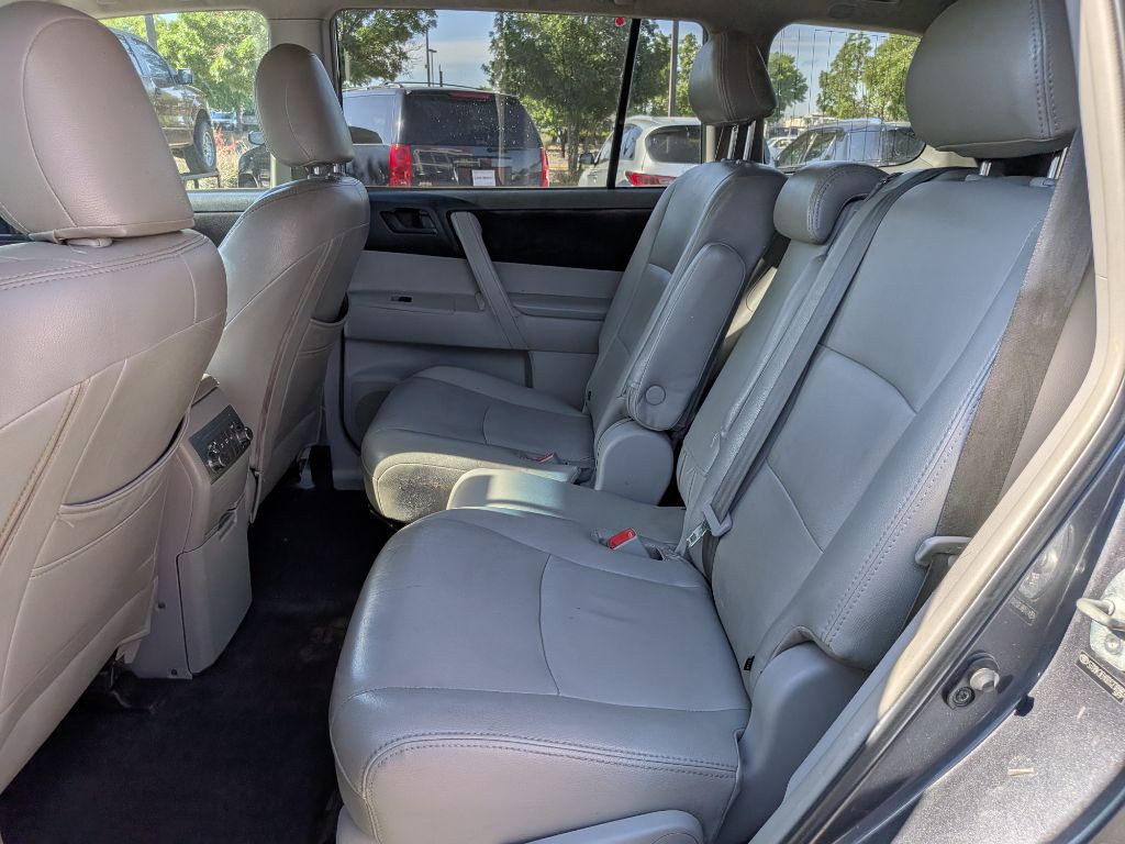 2013 Toyota Highlander Image 11