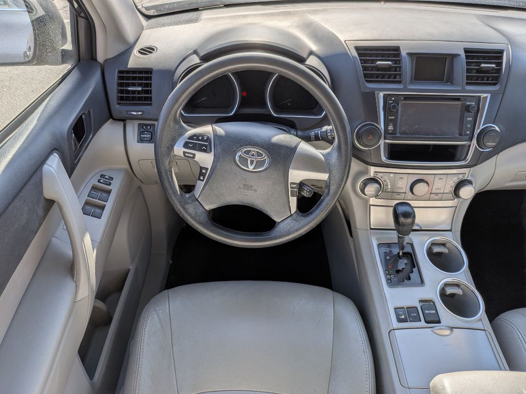 2013 Toyota Highlander Image 13