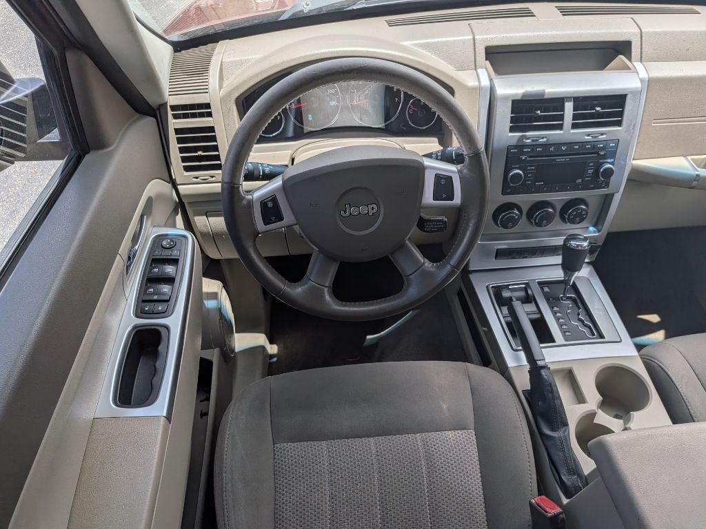 2008 Jeep Liberty Image 12