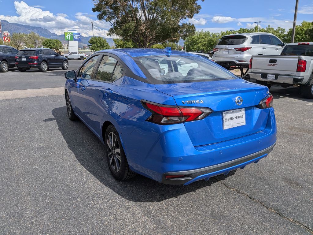 2021 Nissan Versa Image 3