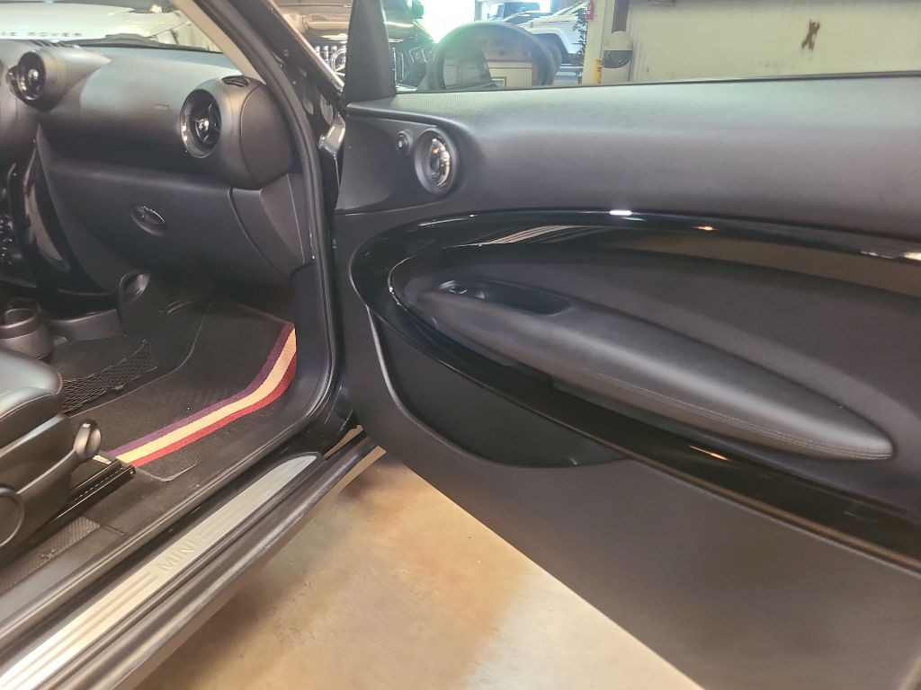 2015 MINI Cooper Image 32