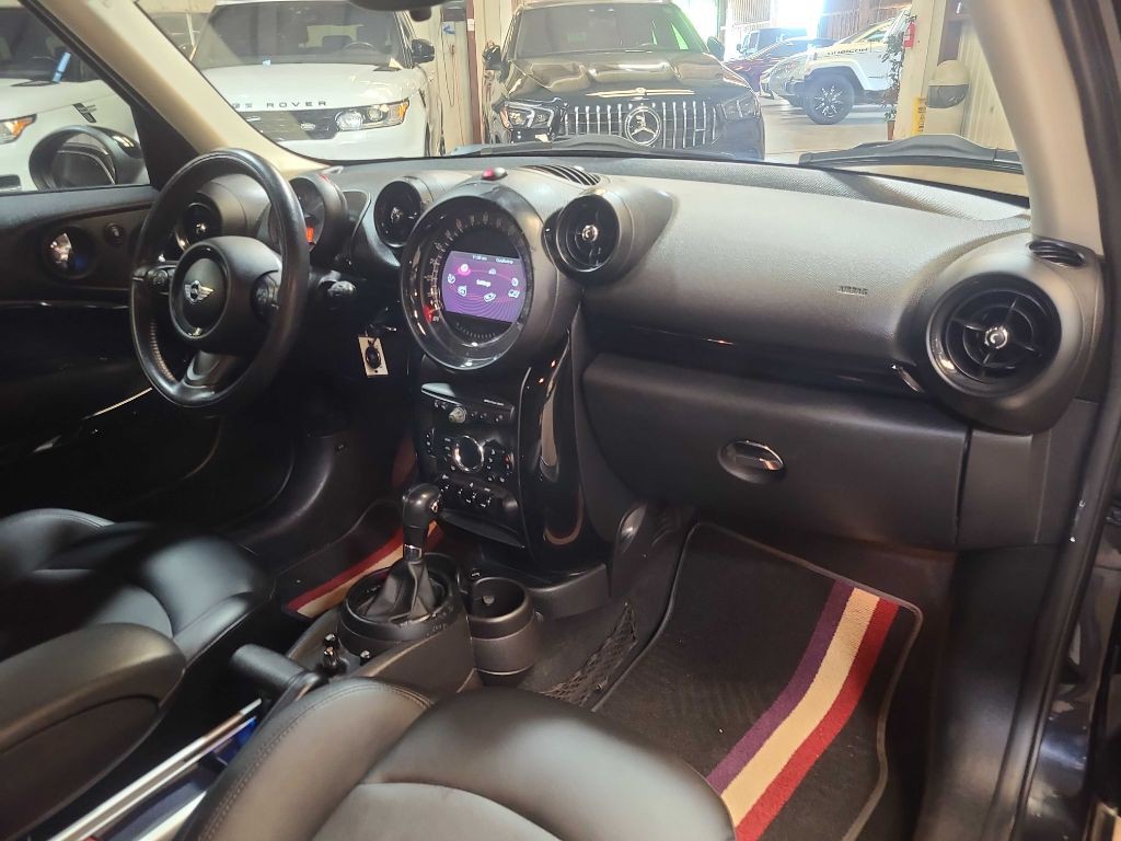 2015 MINI Cooper Image 35