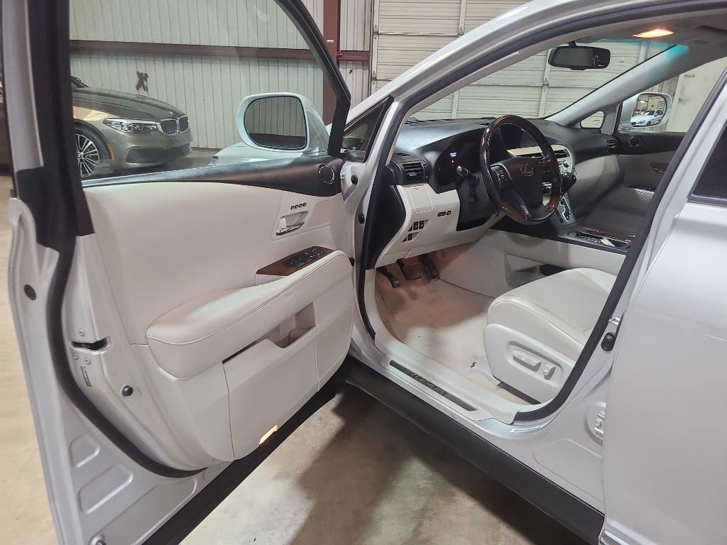 2011 Lexus RX Image 22