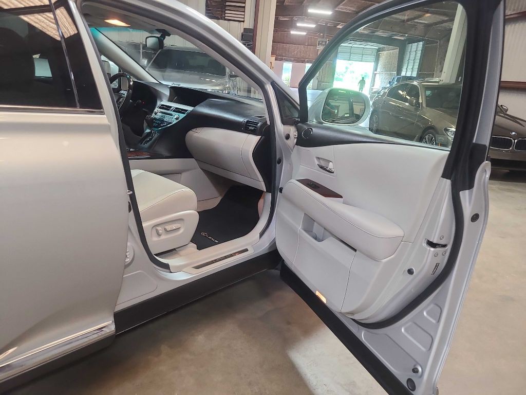2011 Lexus RX Image 28