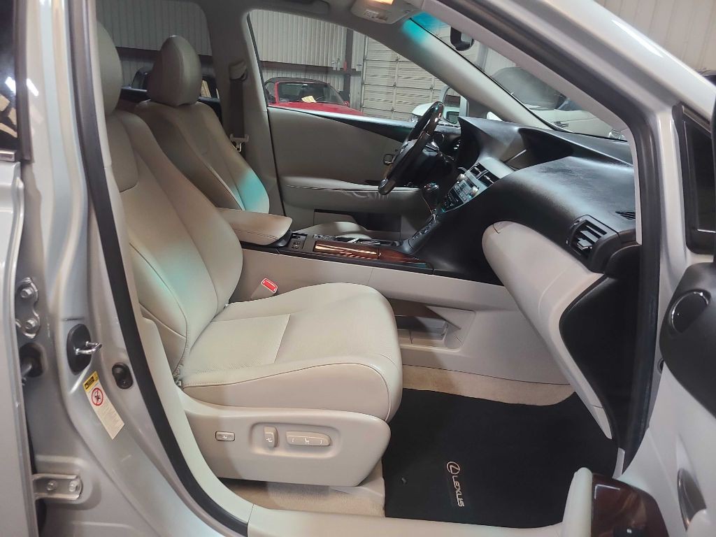 2011 Lexus RX Image 30