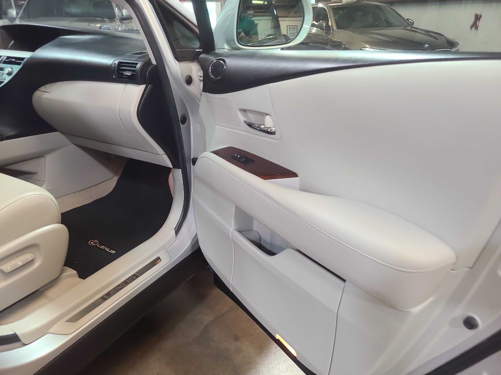 2011 Lexus RX Image 32