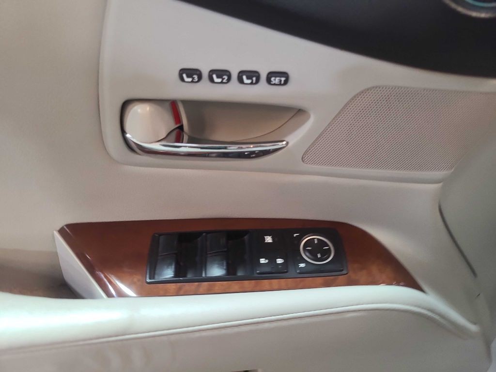 2011 Lexus RX Image 35