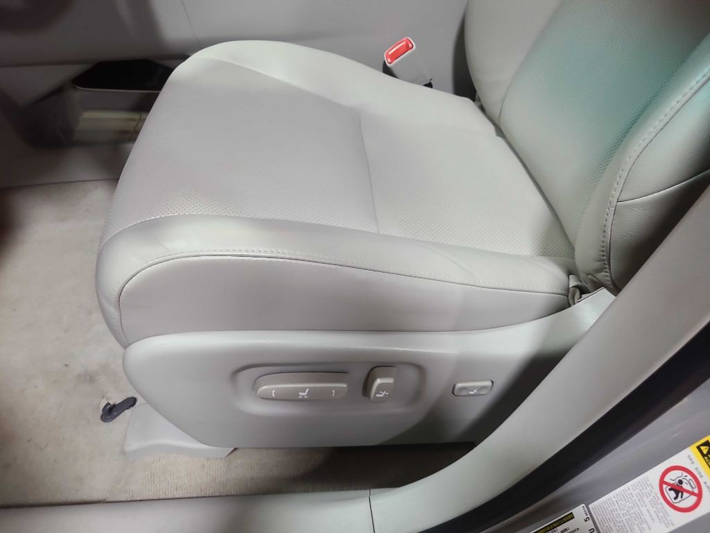 2011 Lexus RX Image 38