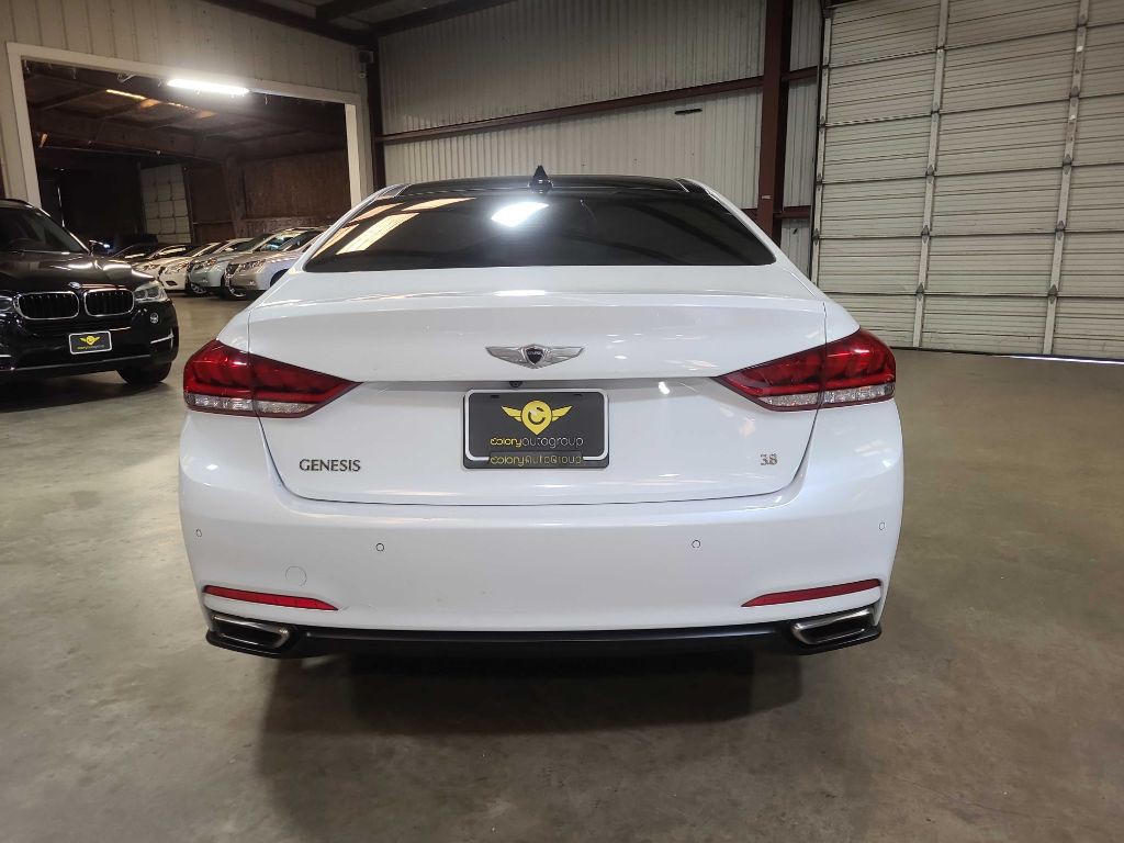 2015 Hyundai Genesis Image 9