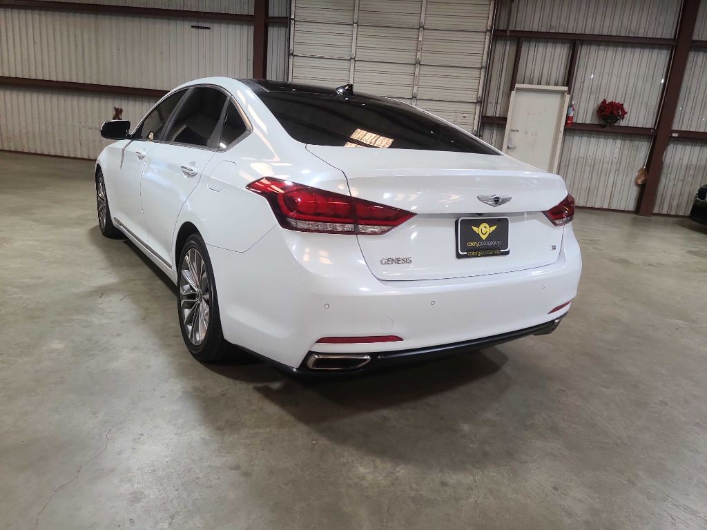 2015 Hyundai Genesis Image 10