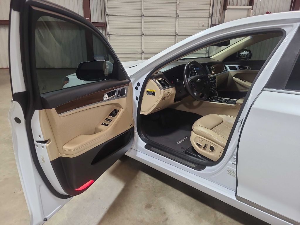 2015 Hyundai Genesis Image 20