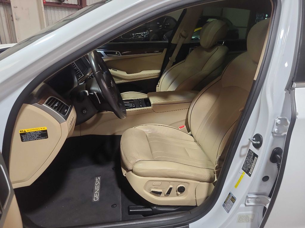2015 Hyundai Genesis Image 21
