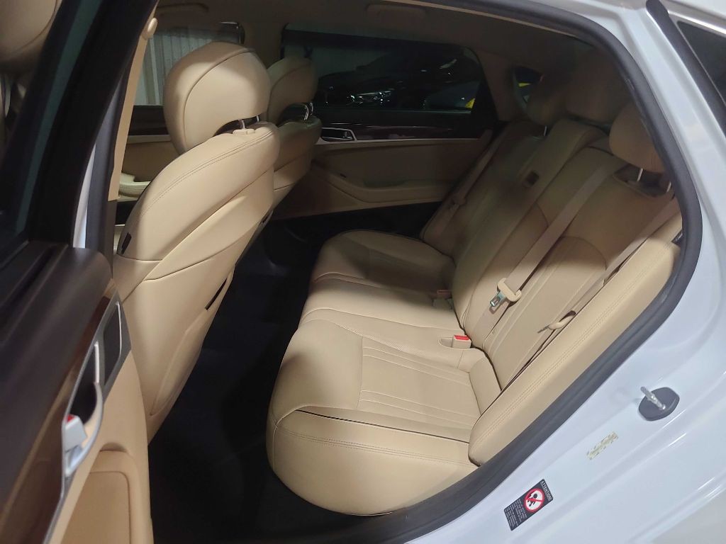 2015 Hyundai Genesis Image 24