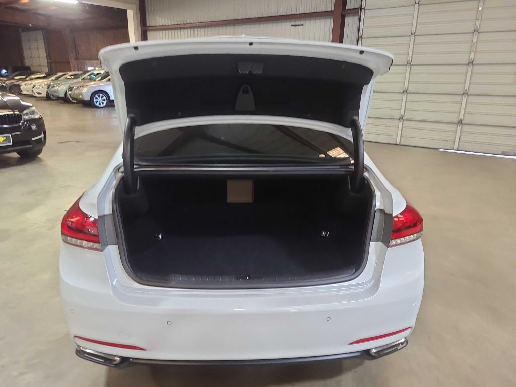 2015 Hyundai Genesis Image 25