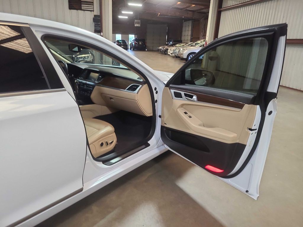 2015 Hyundai Genesis Image 29