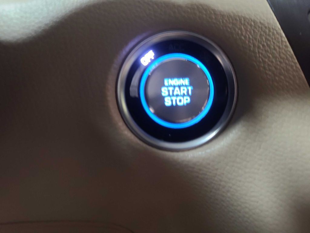 2015 Hyundai Genesis Image 34