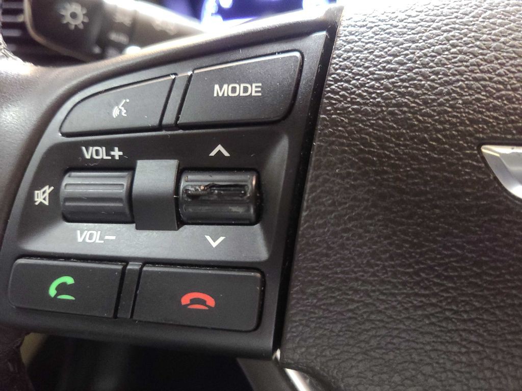 2015 Hyundai Genesis Image 38