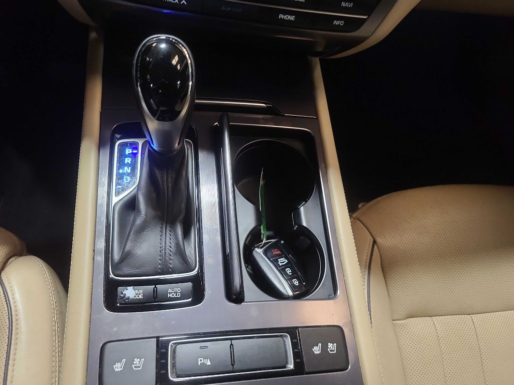 2015 Hyundai Genesis Image 41