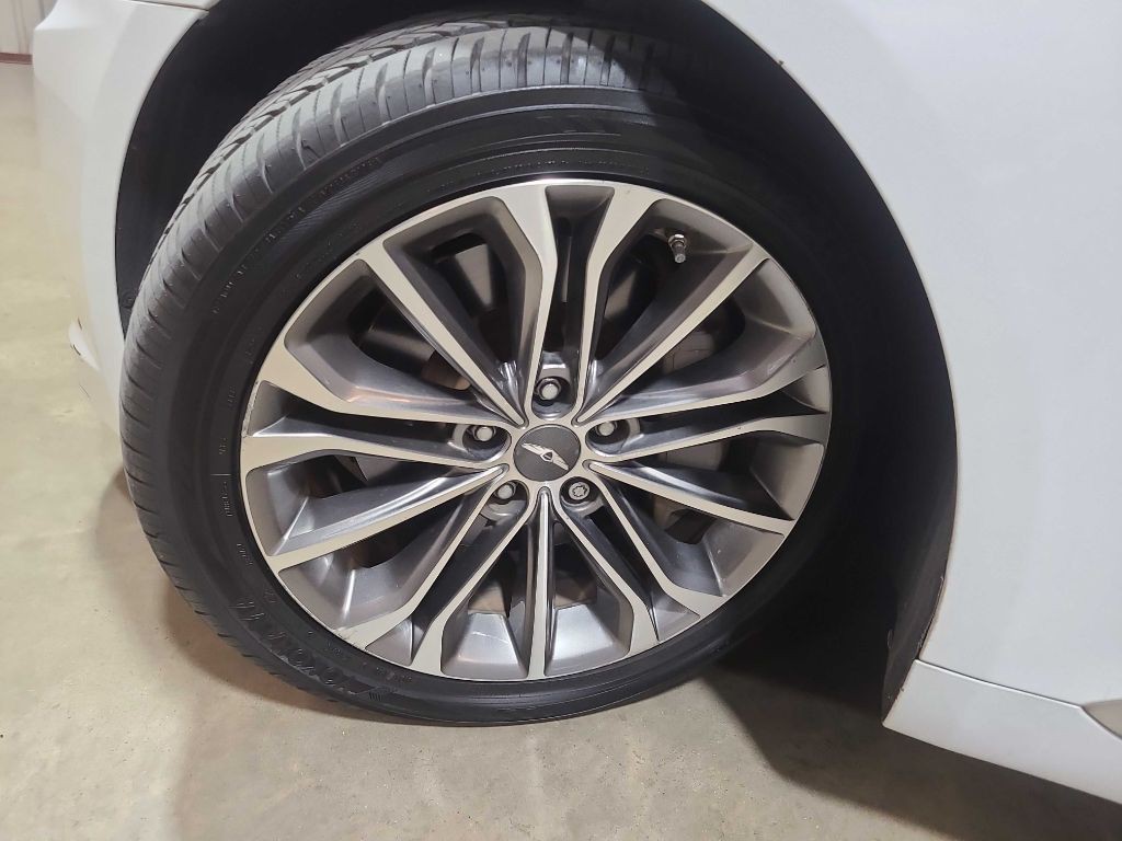 2015 Hyundai Genesis Image 48