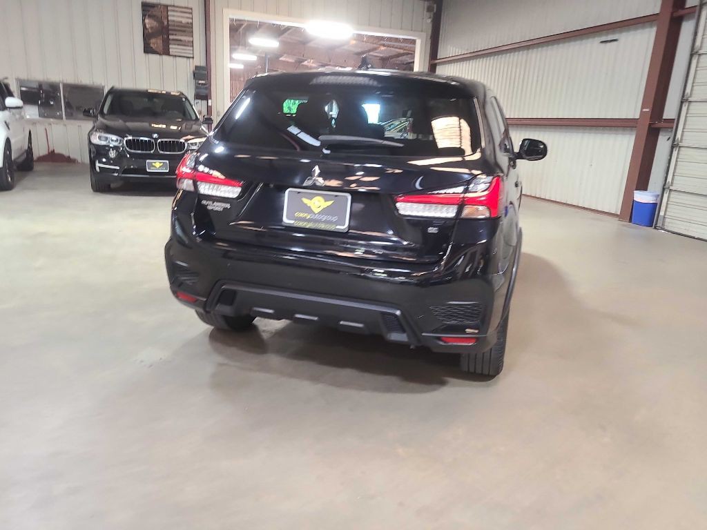 2021 Mitsubishi Outlander Image 10