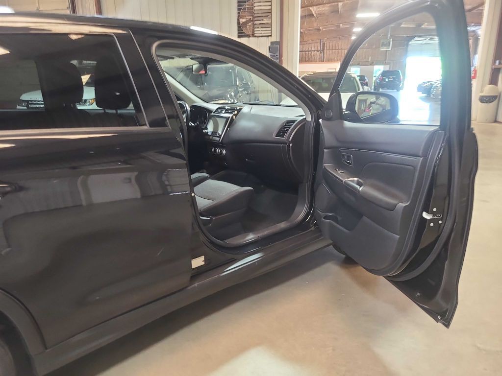 2021 Mitsubishi Outlander Image 26
