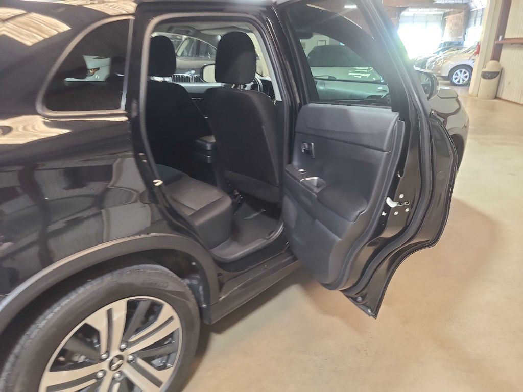 2021 Mitsubishi Outlander Image 27