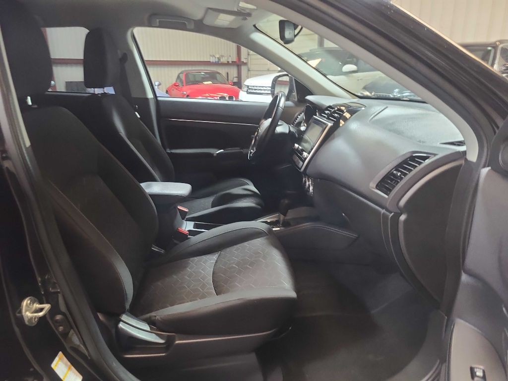 2021 Mitsubishi Outlander Image 28