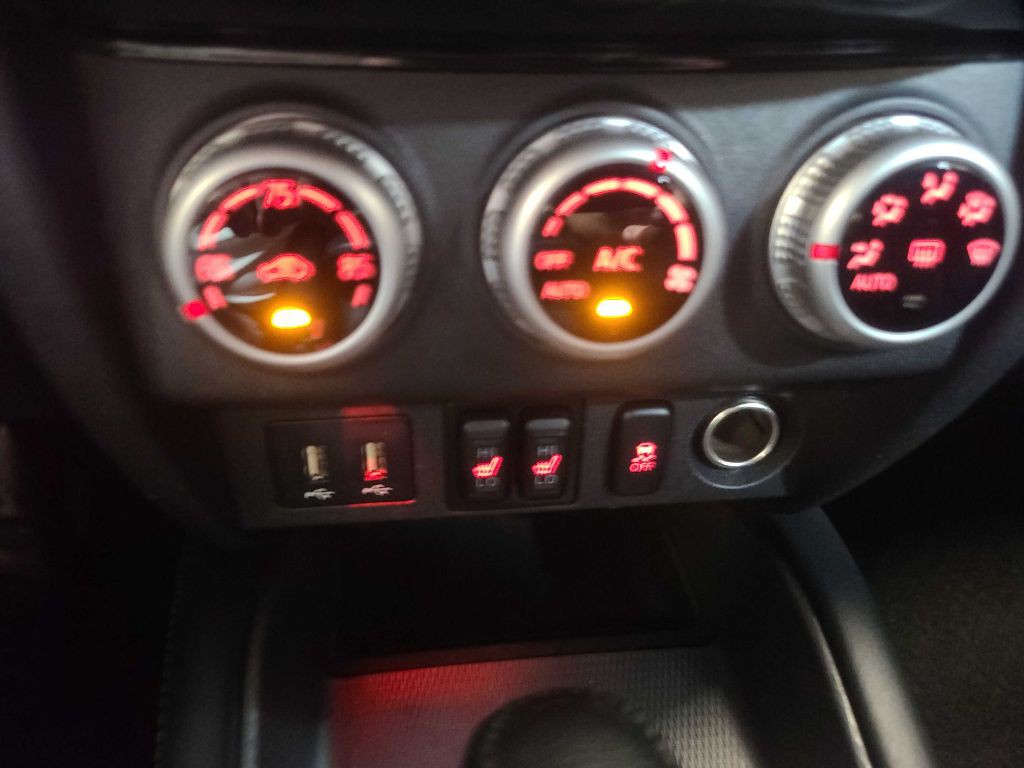 2021 Mitsubishi Outlander Image 35