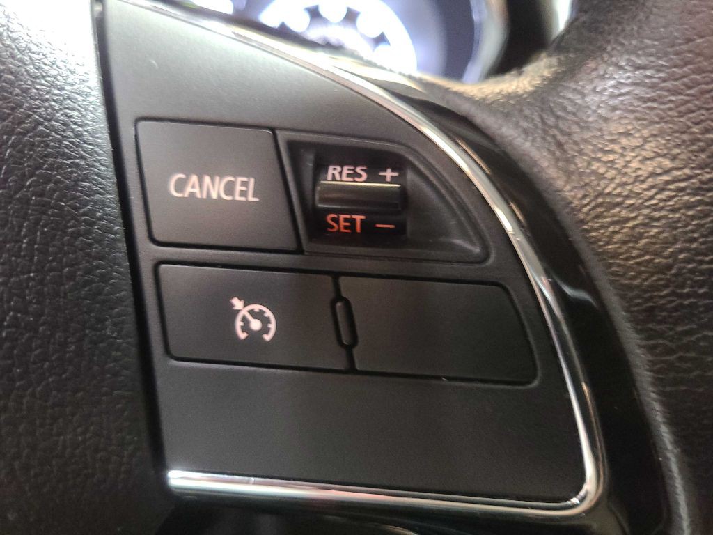 2021 Mitsubishi Outlander Image 38