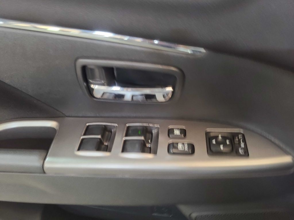 2021 Mitsubishi Outlander Image 40