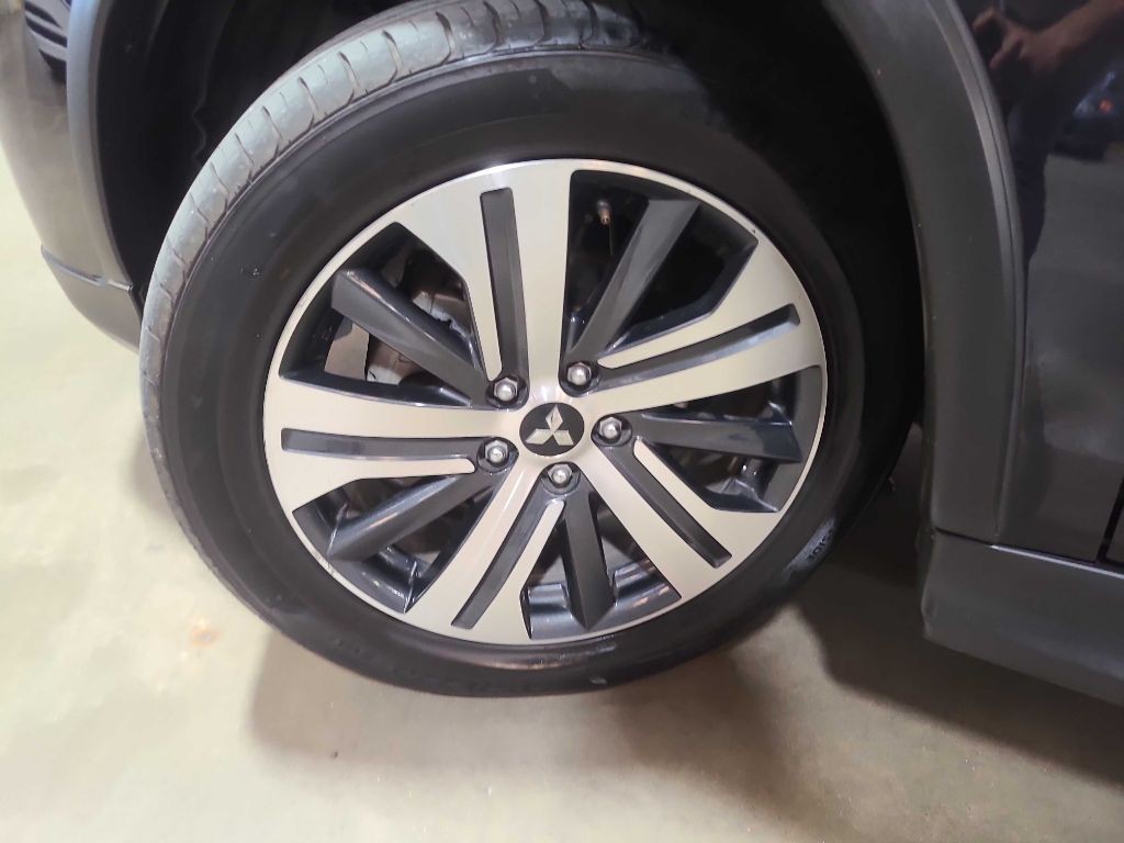 2021 Mitsubishi Outlander Image 42